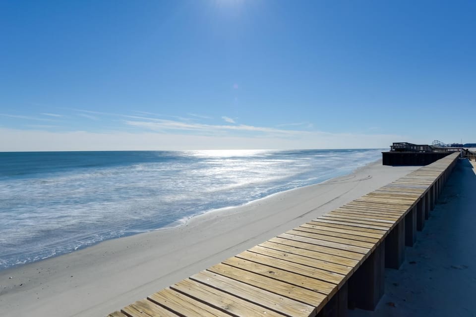 Simple North Wildwood Condo - Steps to Beach! House in North Wildwood