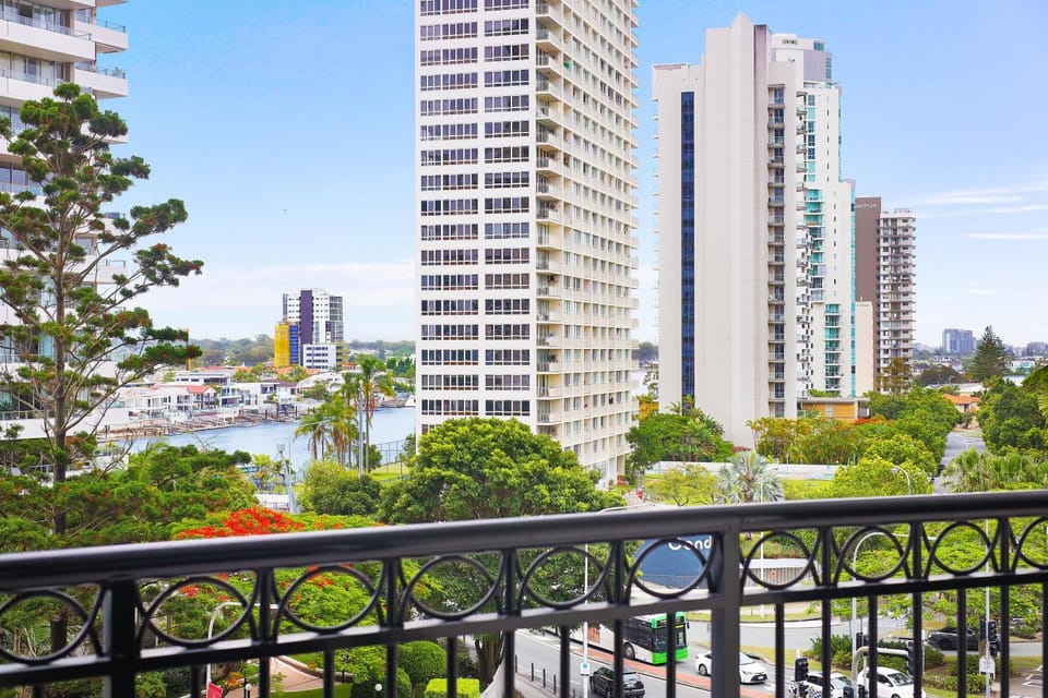 View (from property/room), Balcony/Terrace, City view