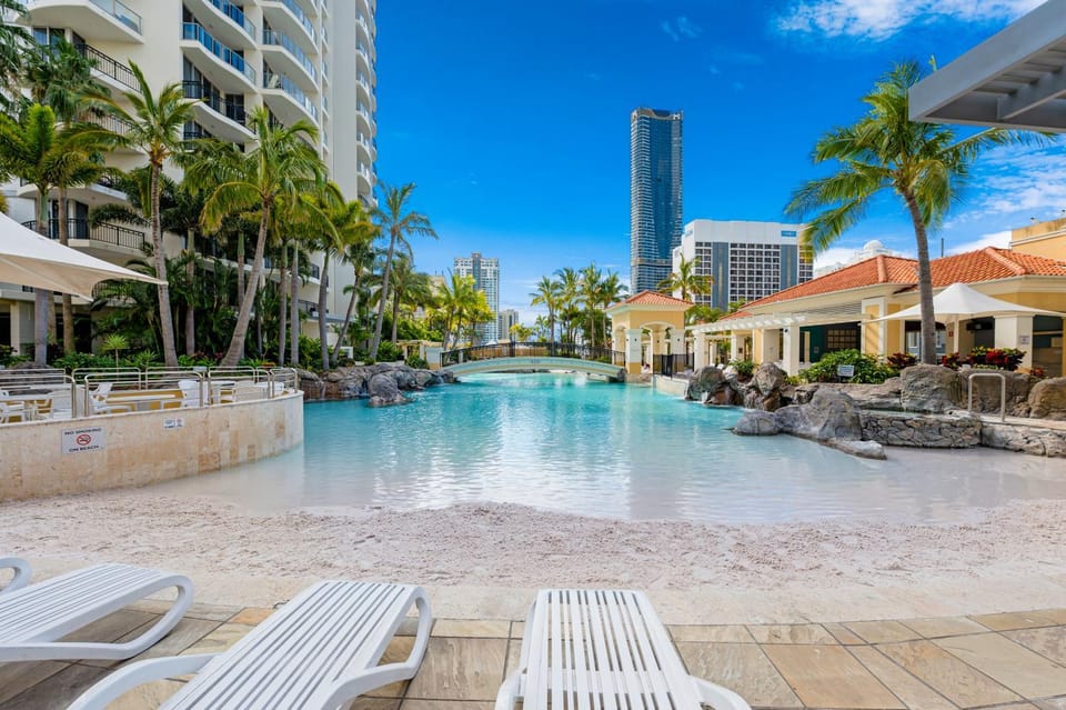 Property building, Day, City view, Pool view, Swimming pool, sunbed