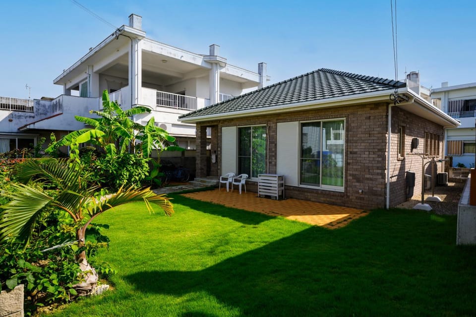 Property building, Day, Garden, Garden view