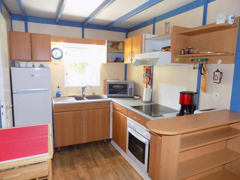 Coffee/tea facilities, Kitchen or kitchenette, minibar, pet friendly, stove, toaster