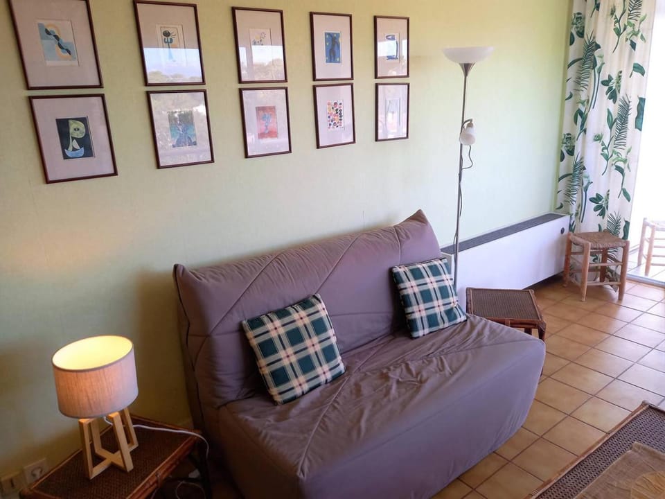 Living room, Decorative detail, Seating area