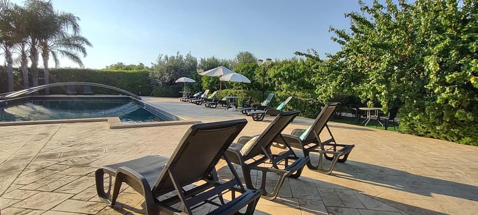 Natural landscape, Garden, Balcony/Terrace, Pool view, Swimming pool, sunbed
