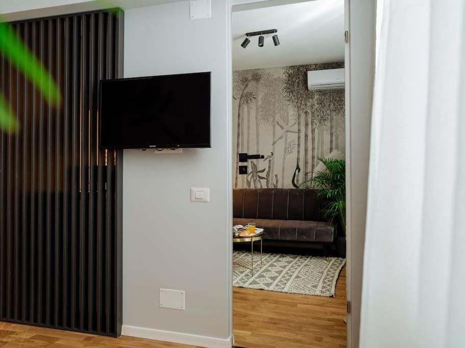 Charming & Modern Studio - Cismigiu Park - Netflix Apartment in Bucharest