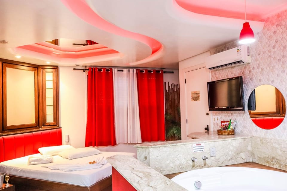 Hot Tub, Photo of the whole room