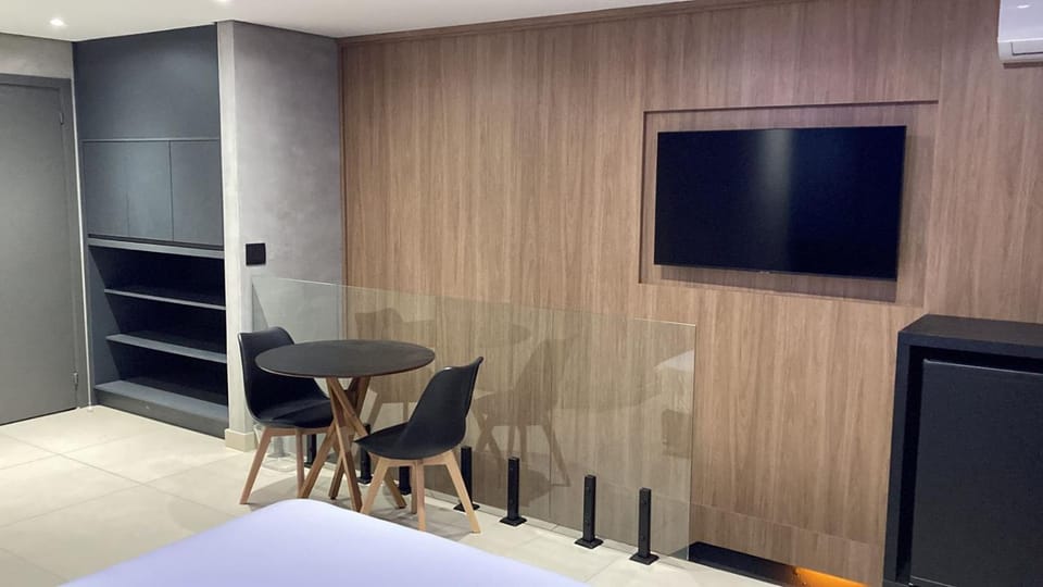 Bathroom, TV and multimedia, hair dresser