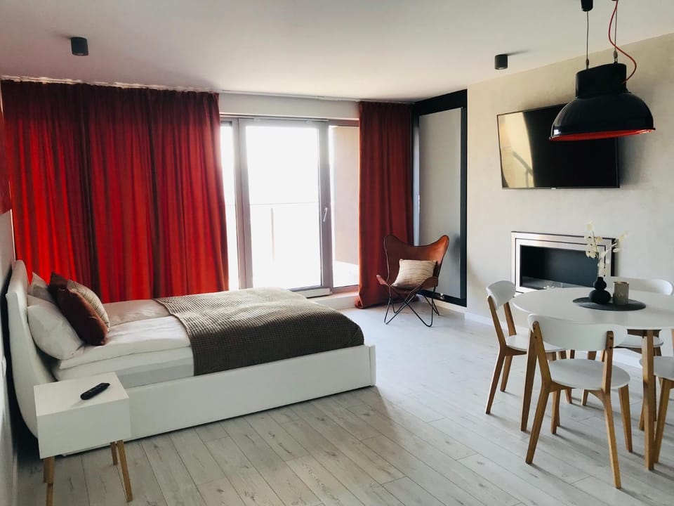 Living room, Dining area, Bedroom, Mountain view