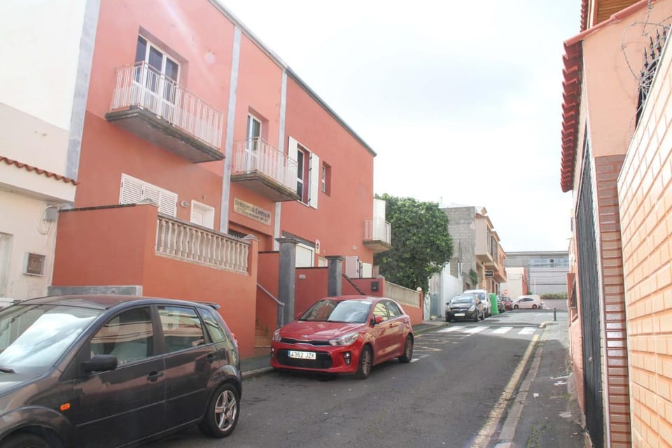 Property building, Day, Neighbourhood, Street view, Location