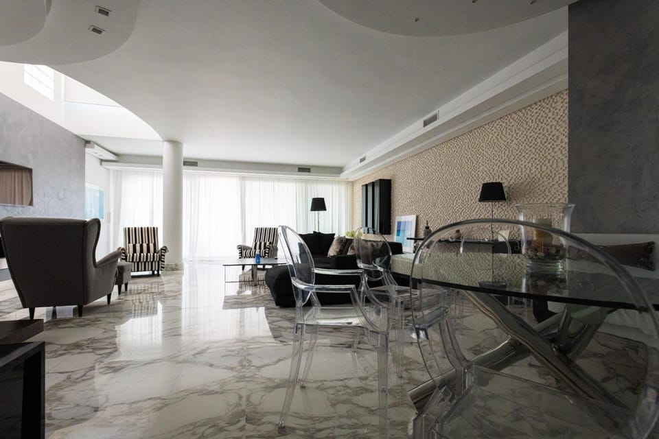 Living room, Dining area