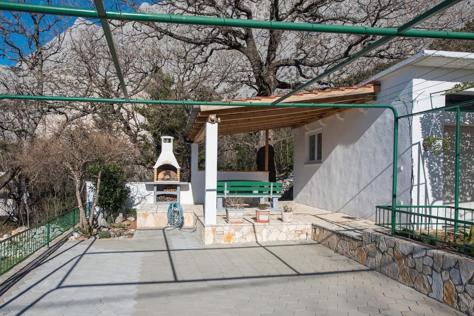 Patio, BBQ facilities