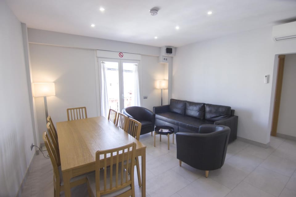 Living room, Seating area, Dining area, air conditioner