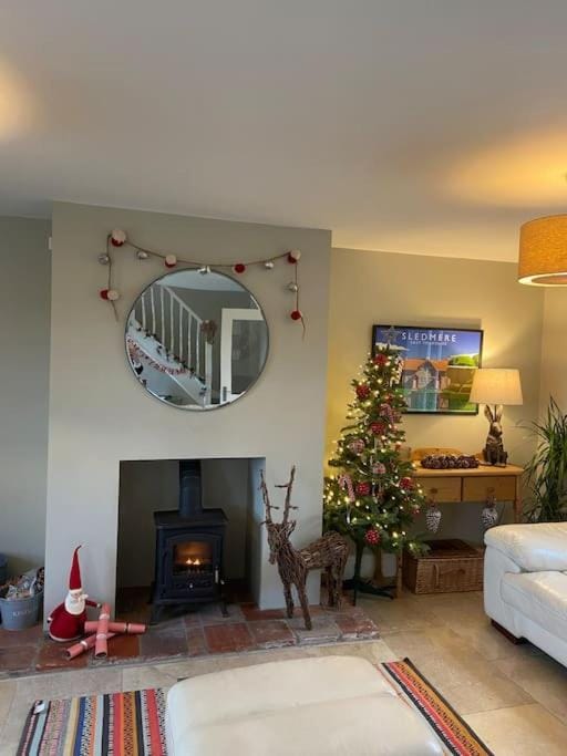 New Station Cottage, country views, great location House in England