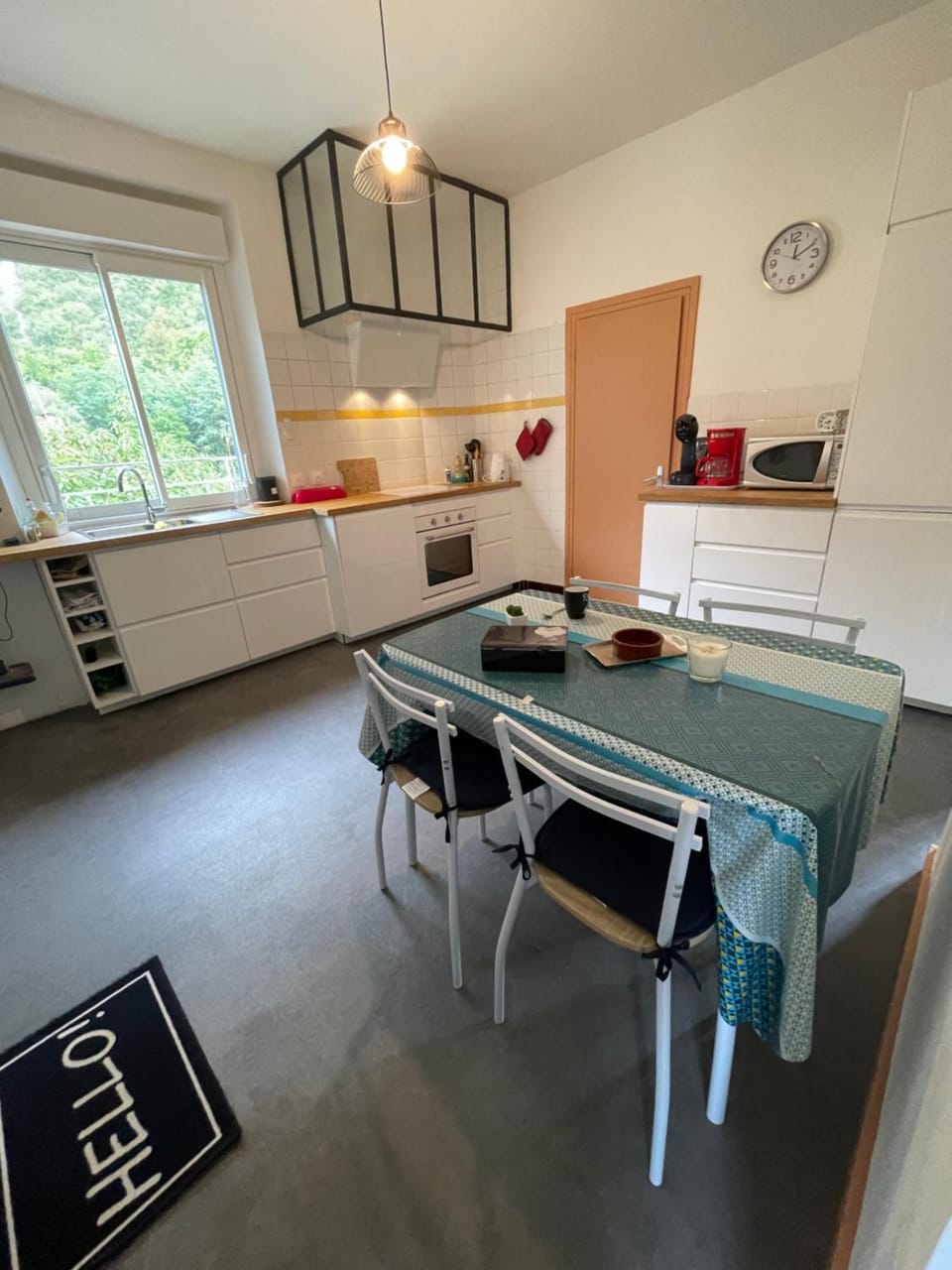 Kitchen or kitchenette, Dining area, stove