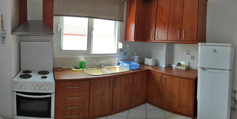 Coffee/tea facilities, oven, toaster, kitchen