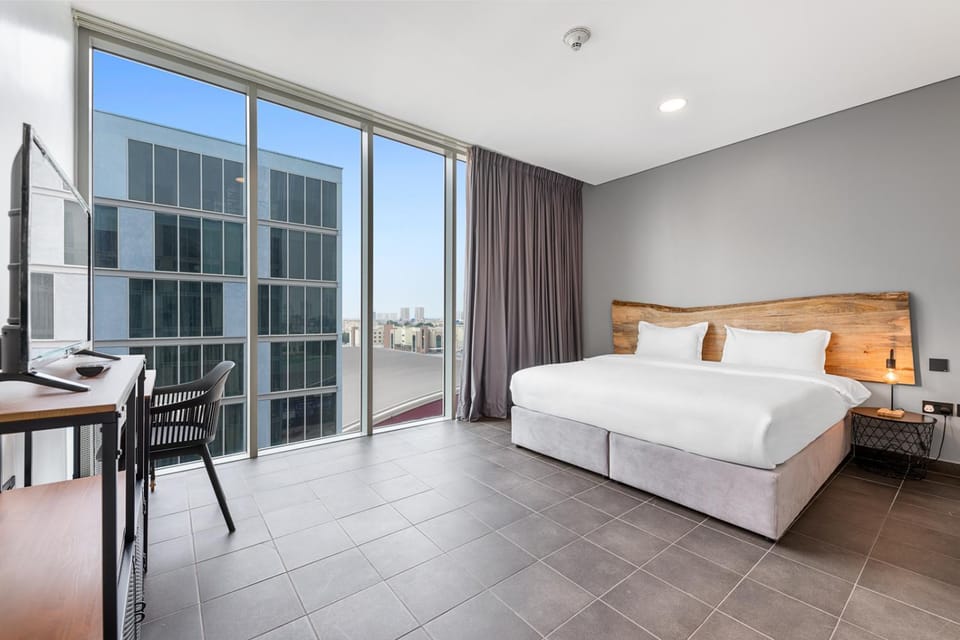Bed, Photo of the whole room, Seating area, Bedroom, City view, hair dresser