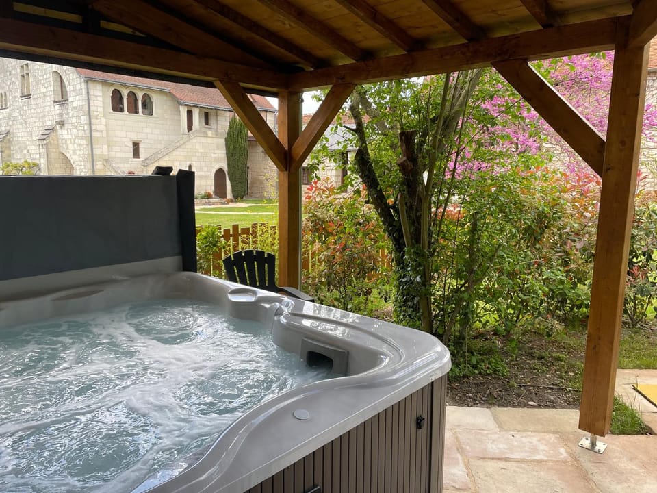 Le Cottage d'Eleanor gîte de charme avec spa Jacuzzi privé House in Centre-Val de Loire