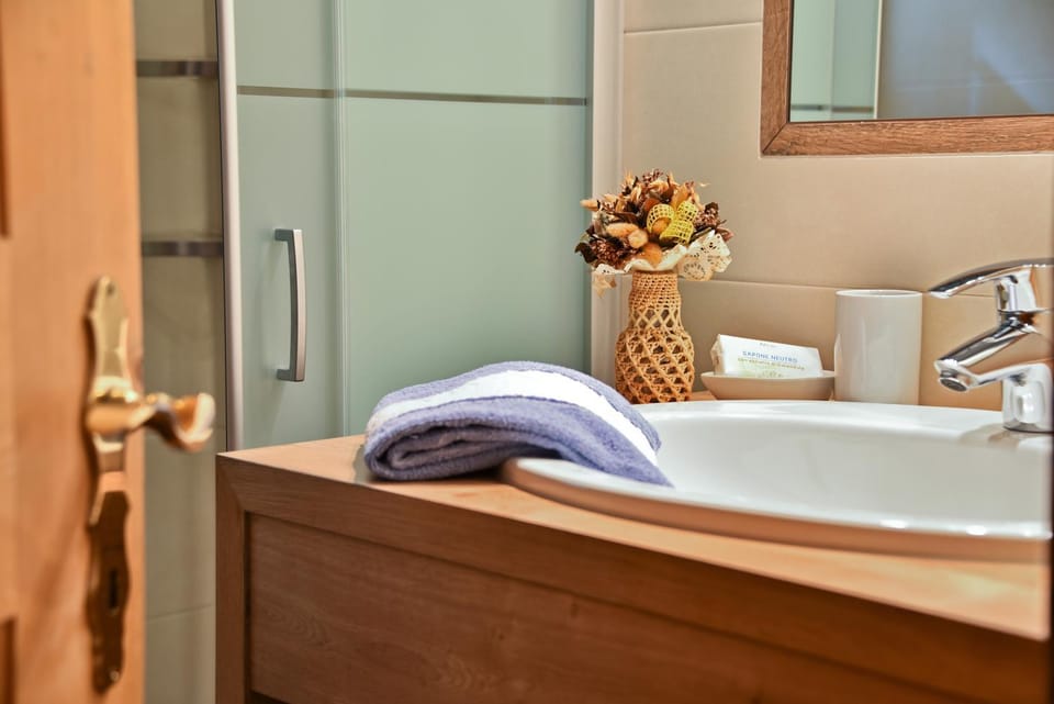 Bathroom, Living room