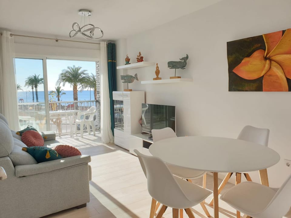 TV and multimedia, Living room, Seating area, Dining area, Sea view, Sea view