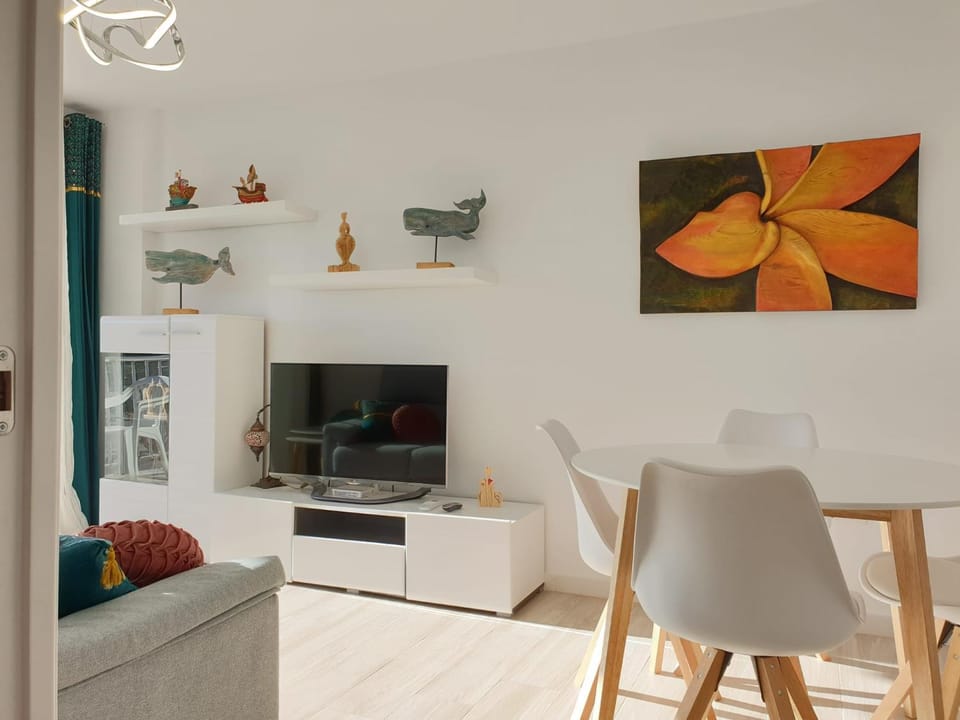 TV and multimedia, Living room, Dining area