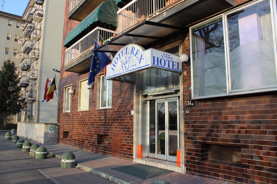 Facade/entrance, Balcony/Terrace