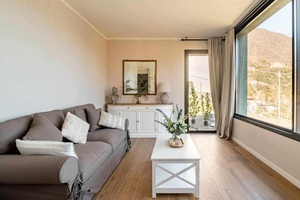 Villa Peroni Lake Como Cottage with swimming pool Apartment in Canton of Ticino