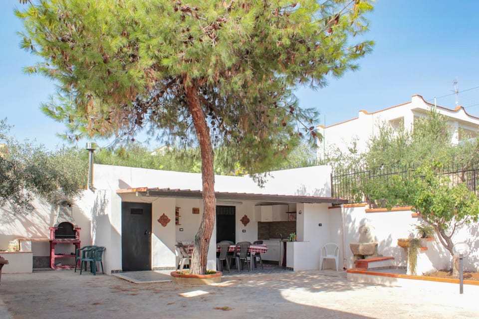 Property building, Patio, Inner courtyard view