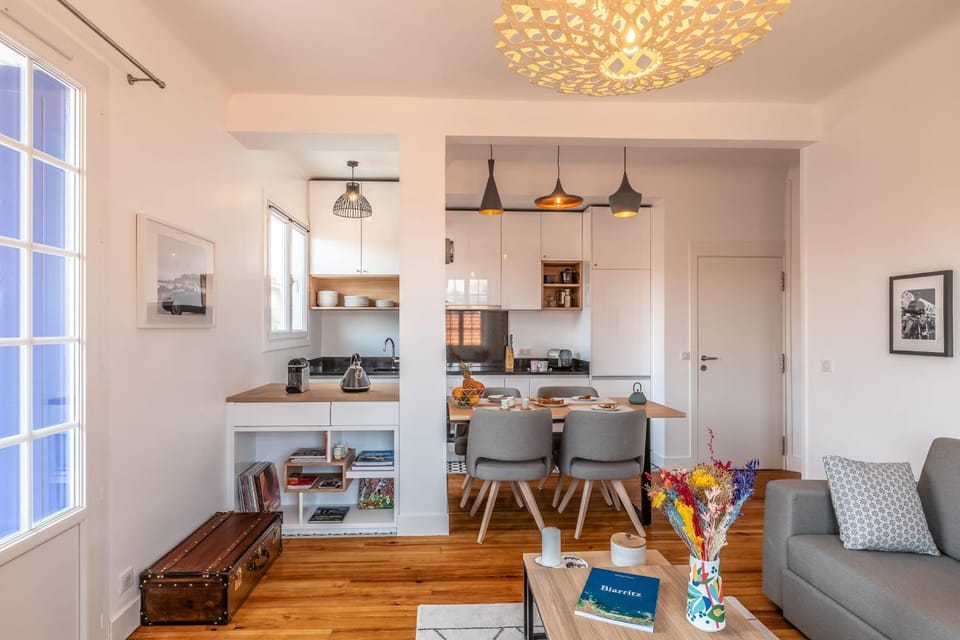 Kitchen or kitchenette, Living room
