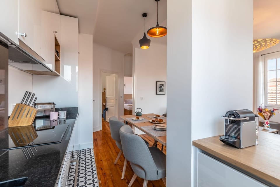 Kitchen or kitchenette, Dining area, oven, stove, toaster