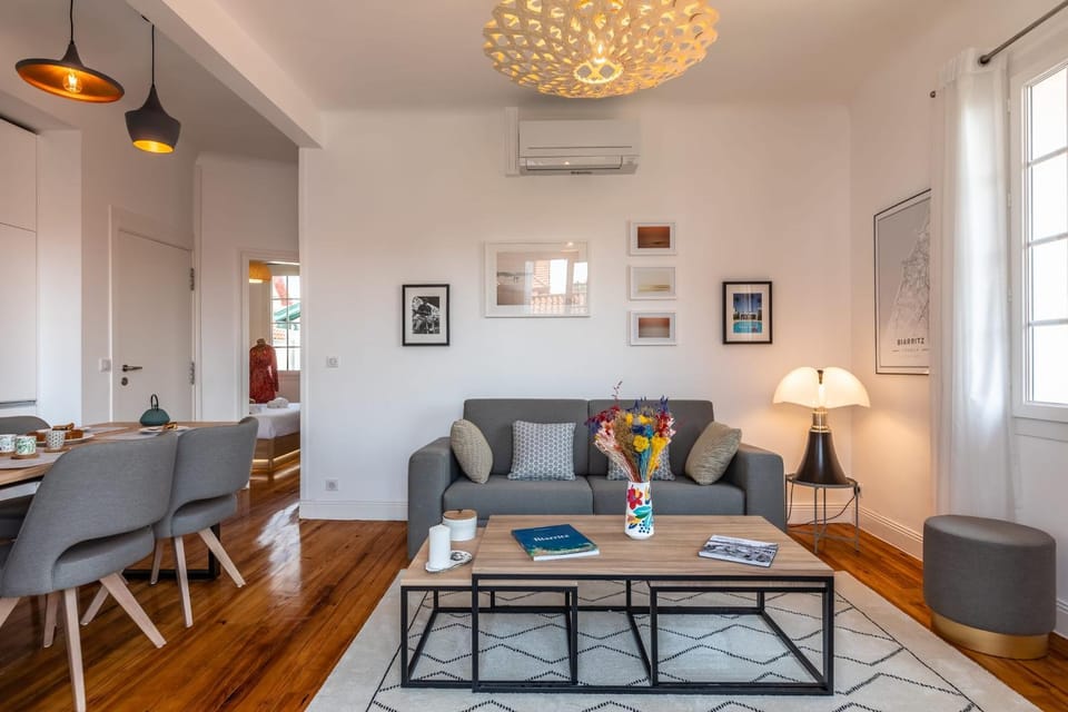 Living room, air conditioner