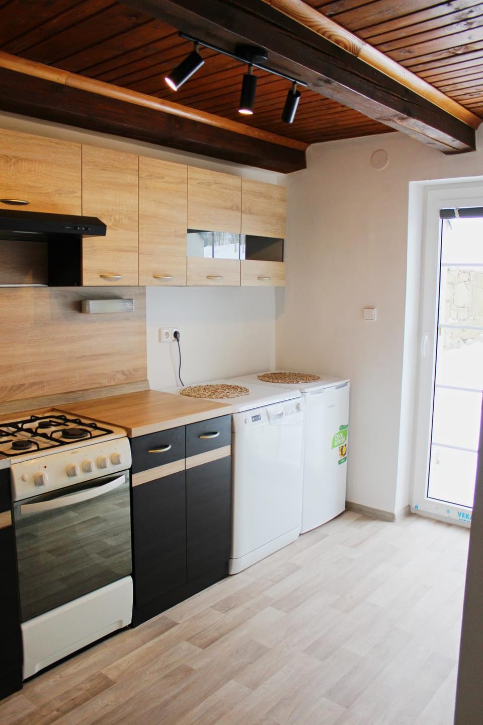 Kitchen or kitchenette, Communal kitchen