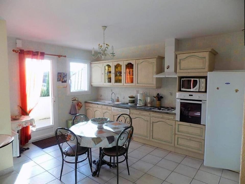 Coffee/tea facilities, Kitchen or kitchenette, Dining area, dishwasher, minibar, pet friendly, stove, toaster