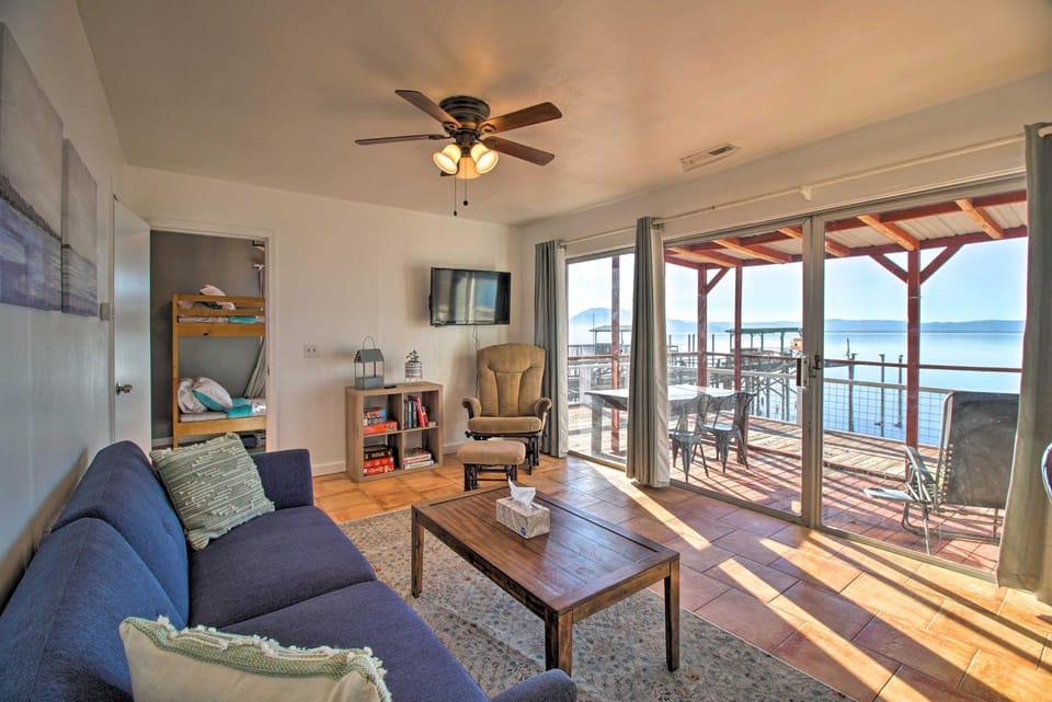 Lakefront Sanctuary with Mount Konocti Views House in Nice