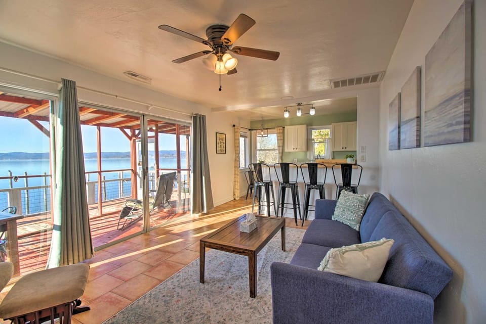 Lakefront Sanctuary with Mount Konocti Views House in Nice