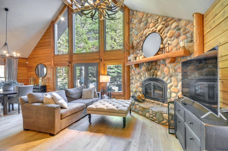 Luxe Cabin in the Woods: Walk to Lake! Cabin in Willamette Valley