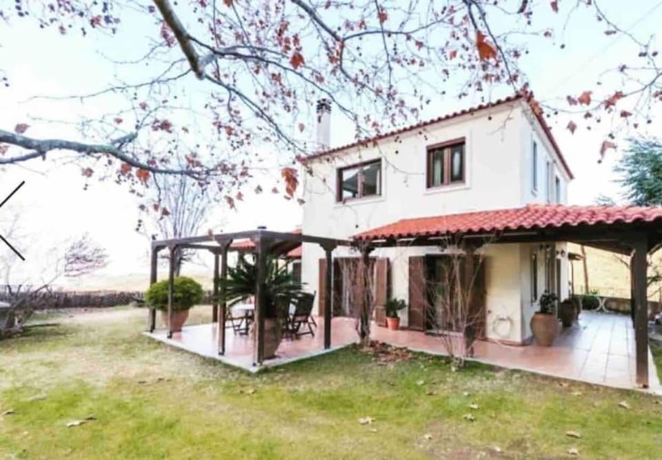 Property building, Day, Garden, Garden view