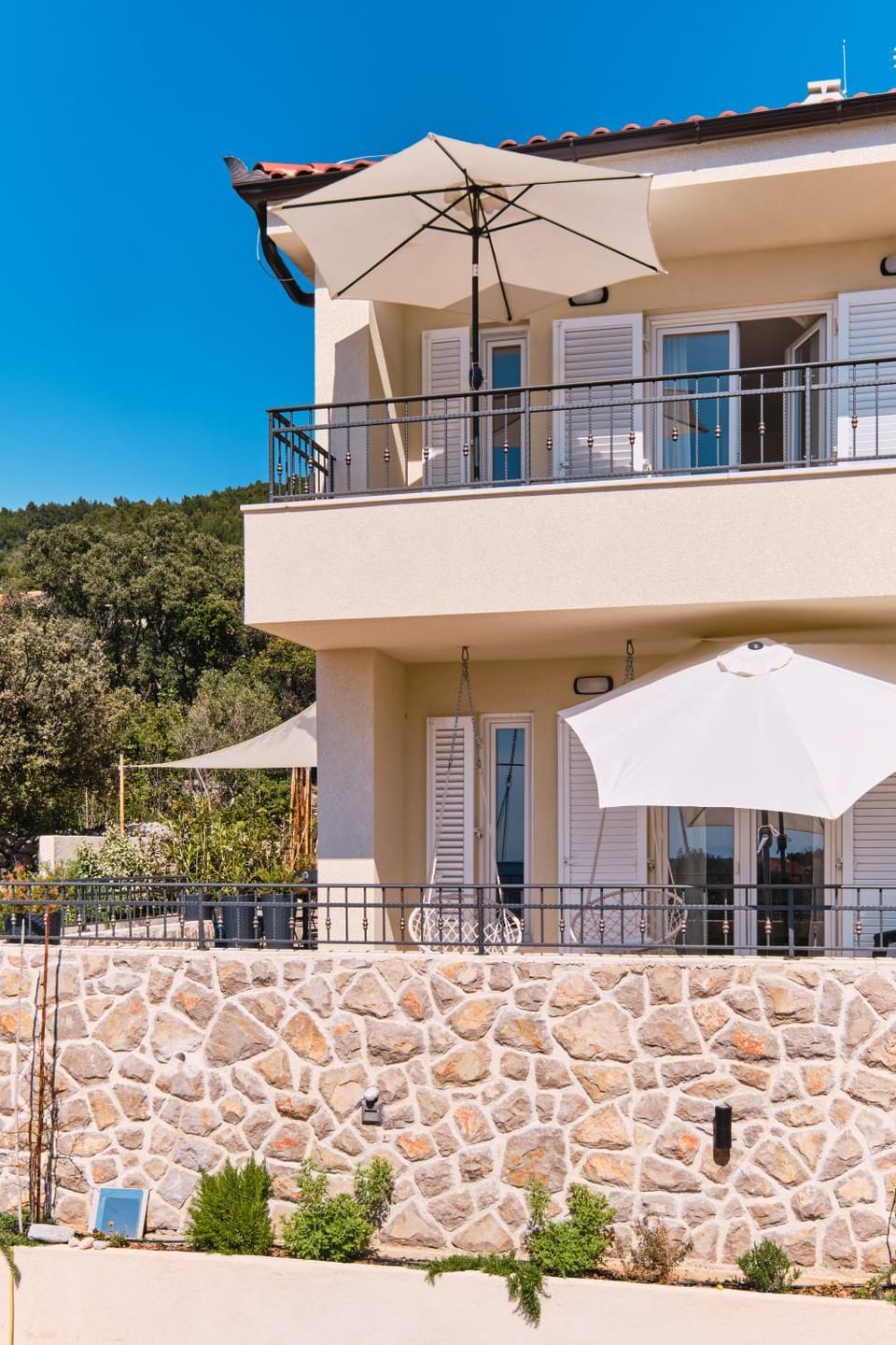 Property building, Patio, Facade/entrance, Mountain view