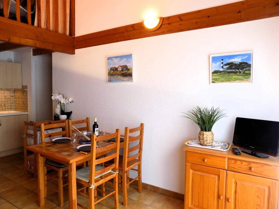TV and multimedia, Kitchen or kitchenette, Dining area