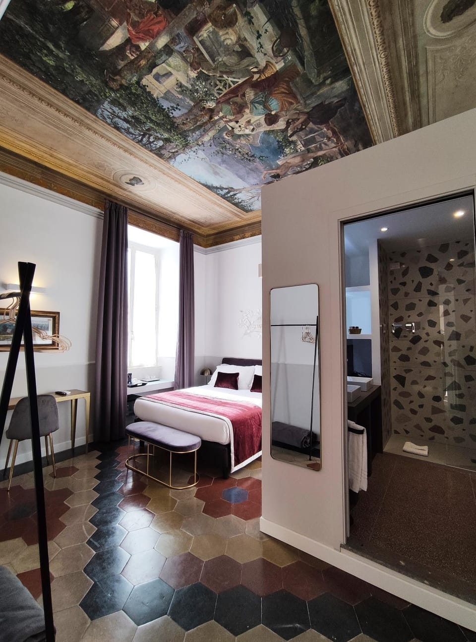 Photo of the whole room, Bedroom