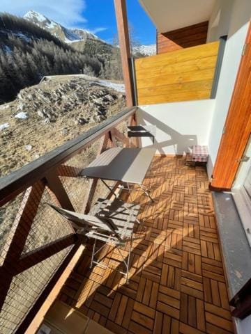 Balcony/Terrace, Mountain view