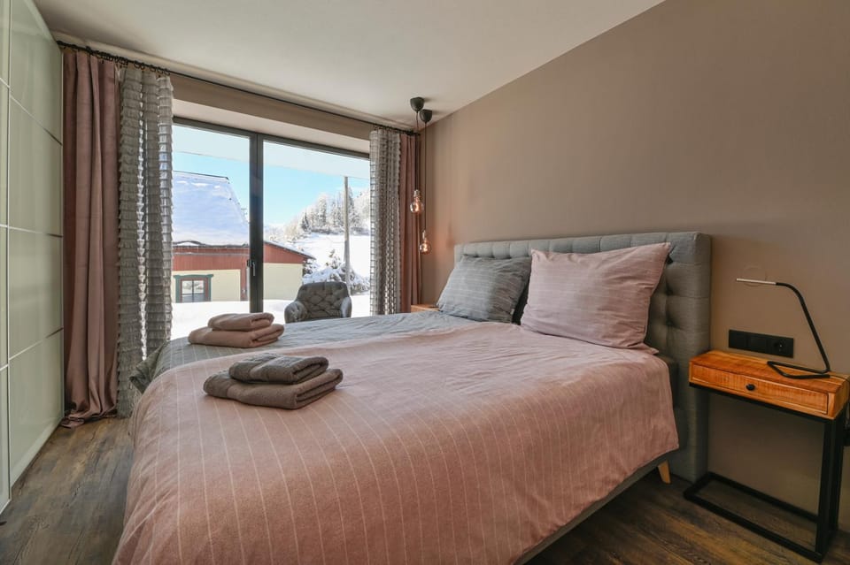 Bed, Photo of the whole room, towels, wardrobe