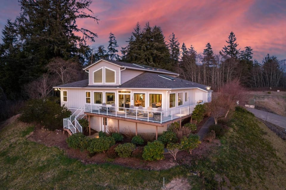 Bay View Villa House in Bay City
