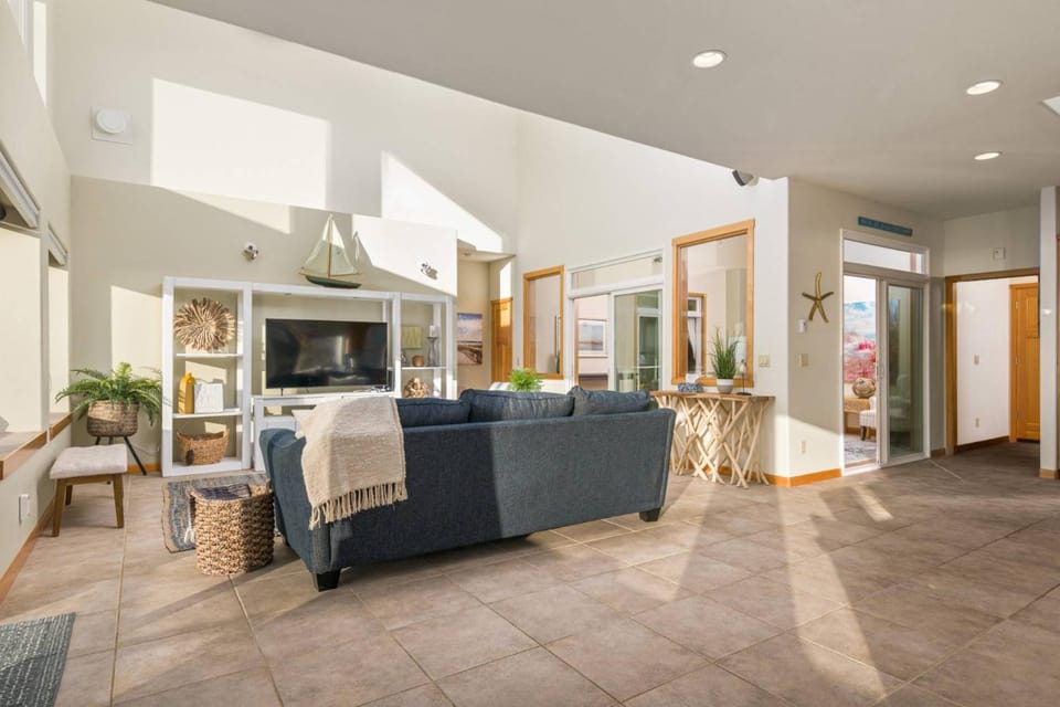 Bay View Villa House in Bay City