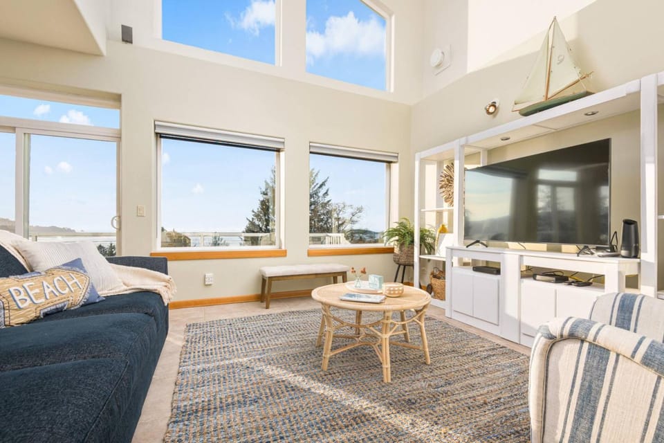 Bay View Villa House in Bay City