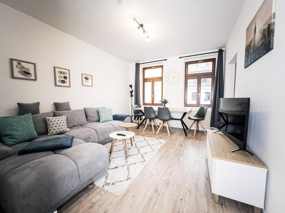 ⋙ Stilvolle Wohnung mit 2 Schlafzimmern & Balkon ⋘ Apartment in Leipzig