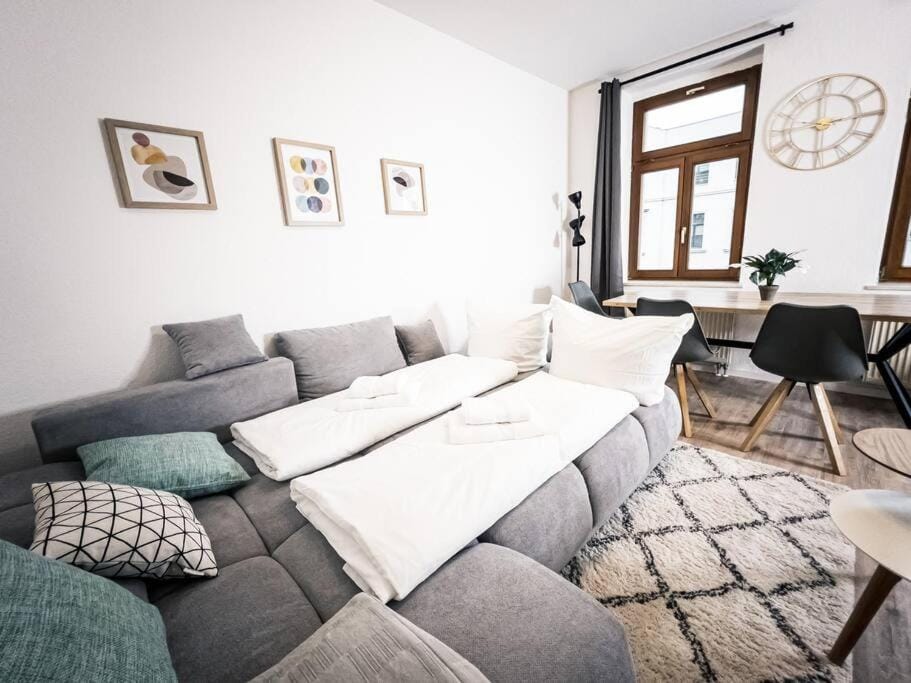 ⋙ Stilvolle Wohnung mit 2 Schlafzimmern & Balkon ⋘ Apartment in Leipzig