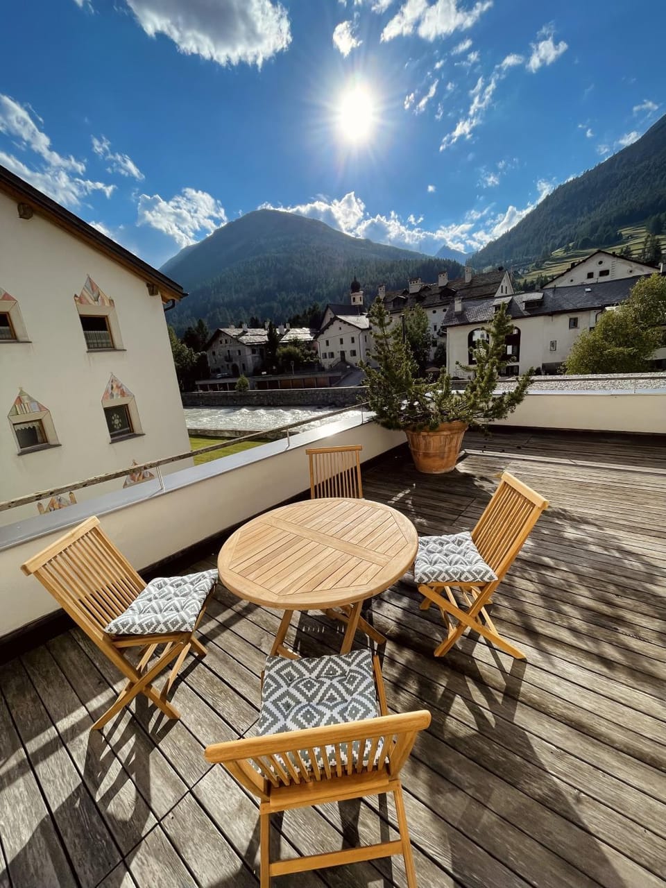 View (from property/room), Balcony/Terrace, Mountain view, River view