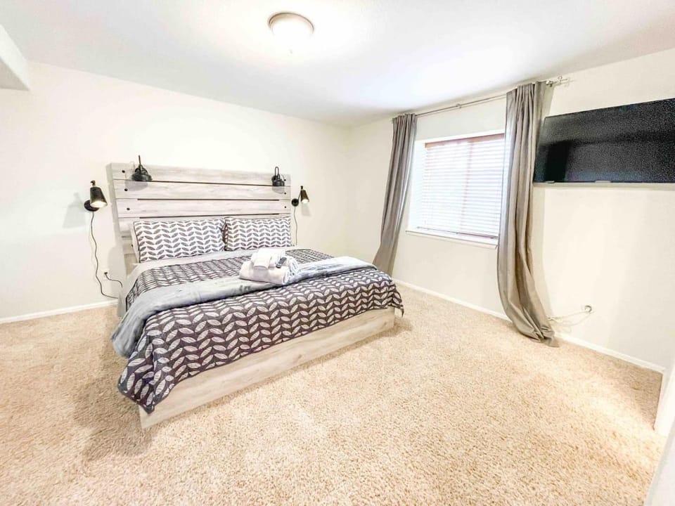 2 Master Suites! Pet Friendly With MTN Views Villa in Palmer Lake