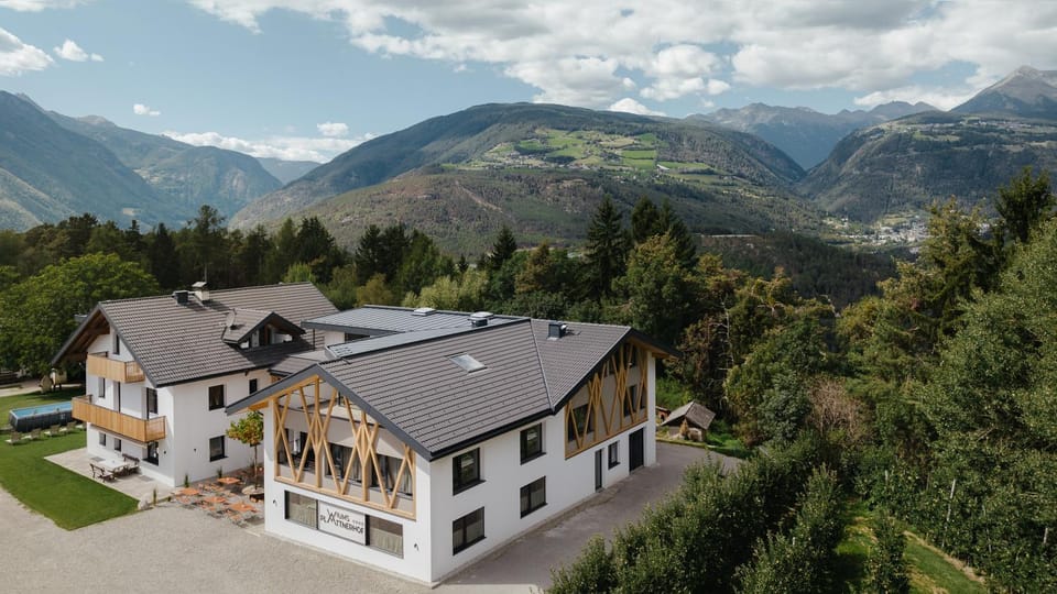 Property building, Restaurant/places to eat, Day, Natural landscape, Mountain view