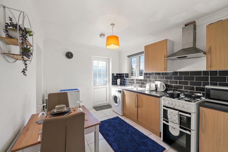 1 bedroom flat Aylesbury, Private Parking, Fowler rd Apartment in Aylesbury