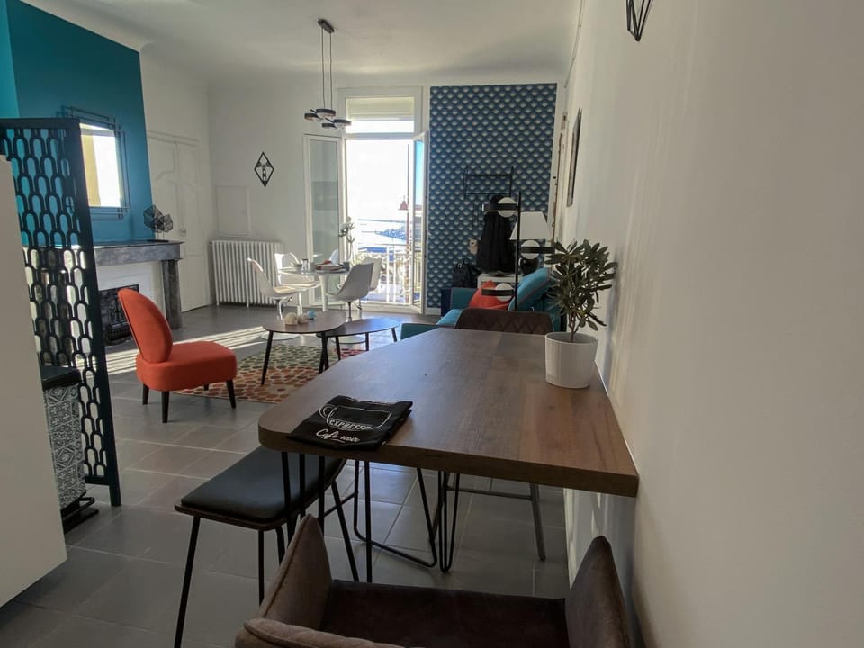 Living room, Dining area